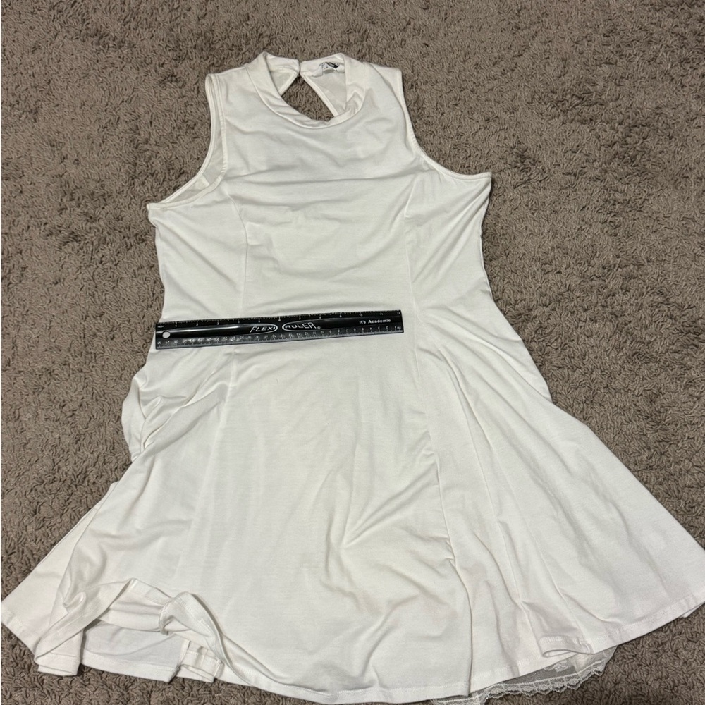 Elegant White Sleeveless Dress